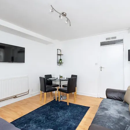 Spacious 3 Bedroom Ground Floor - 10 Mins From Centre * 利兹