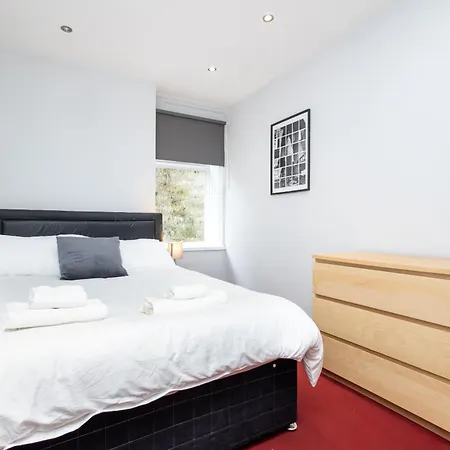 Spacious 3 Bedroom Ground Floor - 10 Mins From Centre *