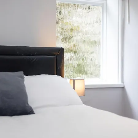 Spacious 3 Bedroom Ground Floor - 10 Mins From Centre * 利兹