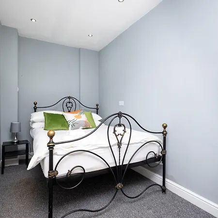 Spacious 3 Bedroom Ground Floor - 10 Mins From Centre 利兹