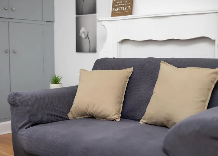 Spacious 3 Bedroom Ground Floor - 10 Mins From Centre