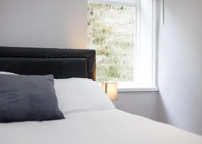 Spacious 3 Bedroom Ground Floor - 10 Mins From Centre * Leeds (West Yorkshire)