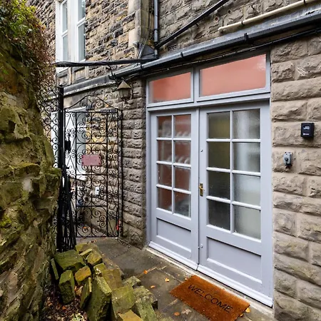 Spacious 3 Bedroom Ground Floor - 10 Mins From Centre Apartment