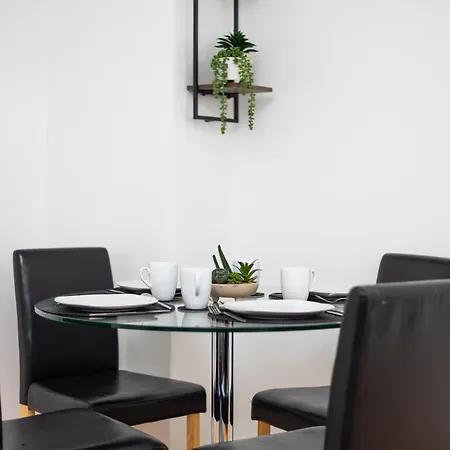 Apartment Spacious 3 Bedroom Ground Floor - 10 Mins From Centre