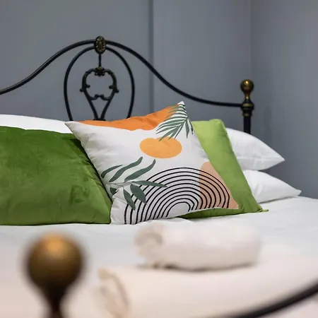 Spacious 3 Bedroom Ground Floor - 10 Mins From Centre Apartment