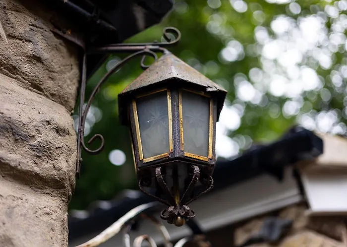 Spacious 3 Bedroom Ground Floor - 10 Mins From Centre *