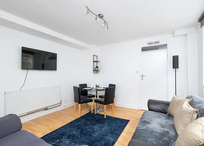 Spacious 3 Bedroom Ground Floor - 10 Mins From Centre * Leeds (West Yorkshire)