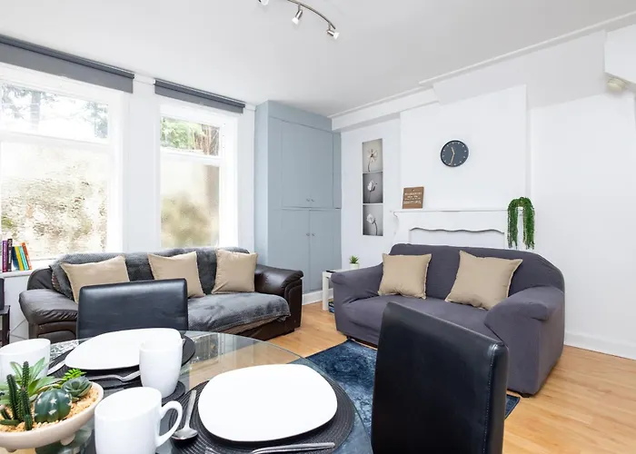 Spacious 3 Bedroom Ground Floor - 10 Mins From Centre * Leeds (West Yorkshire)