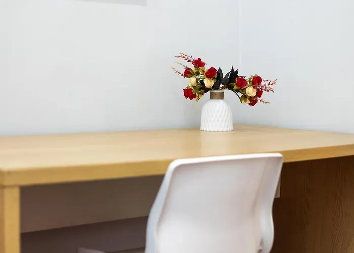 Spacious 3 Bedroom Ground Floor - 10 Mins From Centre Apartment