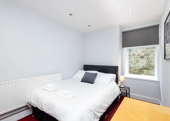 Apartment Spacious 3 Bedroom Ground Floor - 10 Mins From Centre Leeds (West Yorkshire)