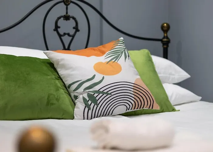 Spacious 3 Bedroom Ground Floor - 10 Mins From Centre Apartment