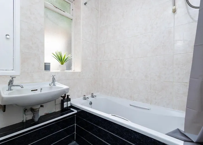 Apartment Spacious 3 Bedroom Ground Floor - 10 Mins From Centre Leeds (West Yorkshire)