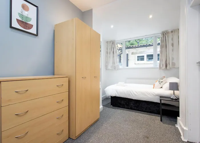 Apartment Spacious 3 Bedroom Ground Floor - 10 Mins From Centre