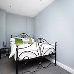 Spacious 3 Bedroom Ground Floor - 10 Mins From Centre Leeds (West Yorkshire)